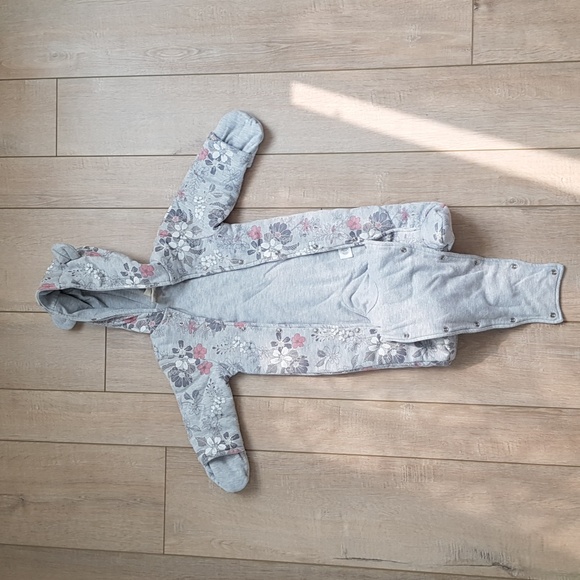 First Wish Floral Gray Bunting Snowsuit Size 3-6 months with Foldable Mittens - Picture 7 of 7